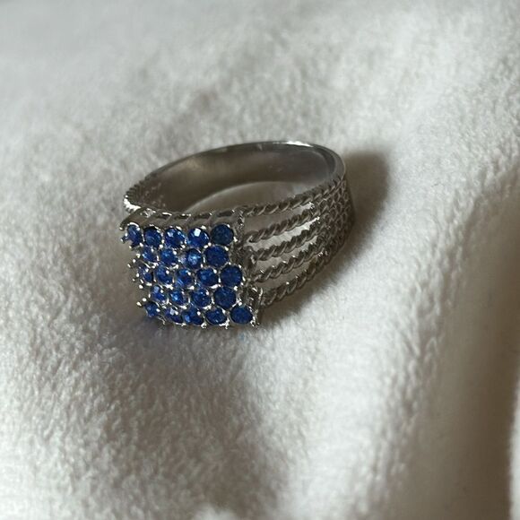 Vintage Crystal Cocktail Ring! - Picture 5 of 12